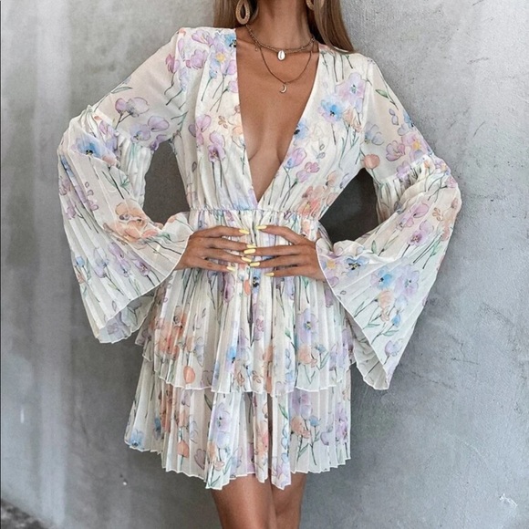 SHEIN Dresses & Skirts - Shein Plunging Neck Floral Bell Sleeve Mini Dress